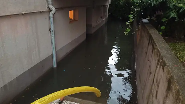 Atakum'da Bodrum katları su bastı