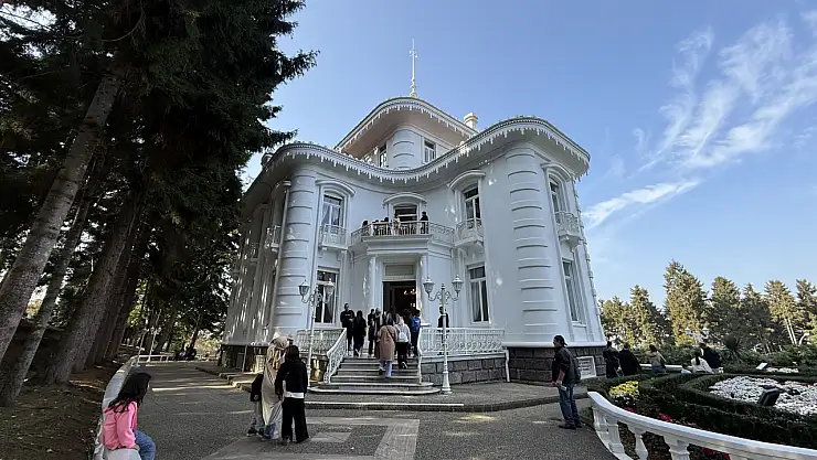 Atatürk Köşkü'nde 10 Kasım'da Ziyaretçi Yoğunluğu