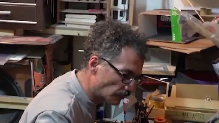 Atıl tahtaları şahesere dönüştürüyor