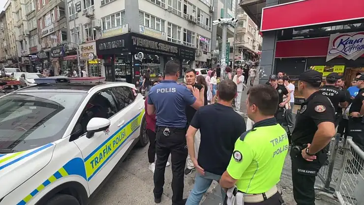 AVM'de 'Ne bakıyorsun?' kavgası