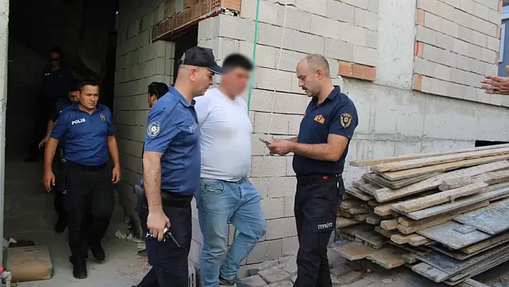 Aydın'da Gergin Anlar : bir şahsı ekipler ikna edip indirdi