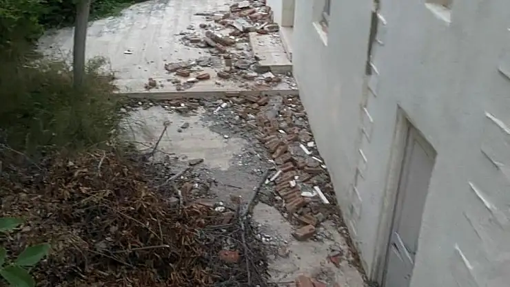 Aydın'daki Camiinin Çatısı Çöktü