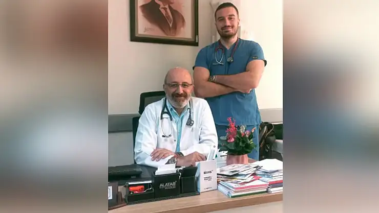 Baba-oğul aynı hastanede şifa dağıtıyor