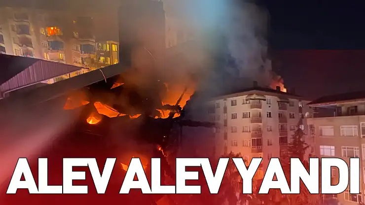 Bafra'da 7 katlı binanın çatısı alev aldı