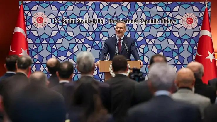 Bakan Fidan, Türkiye'nin Berlin Büyükelçiliğini ziyaret etti