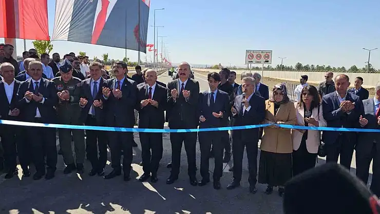 Bakan Şimşek  TOGG ile geçti