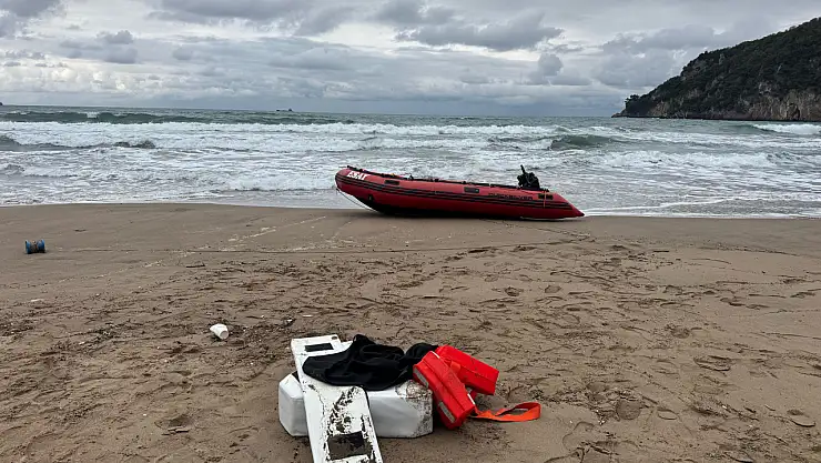 Bartın'da alabora olan şişme bottaki 2 kişi kurtarıldı