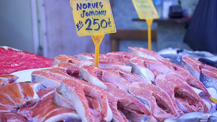 Bayram sonrası balık tezgahında yoğunluk