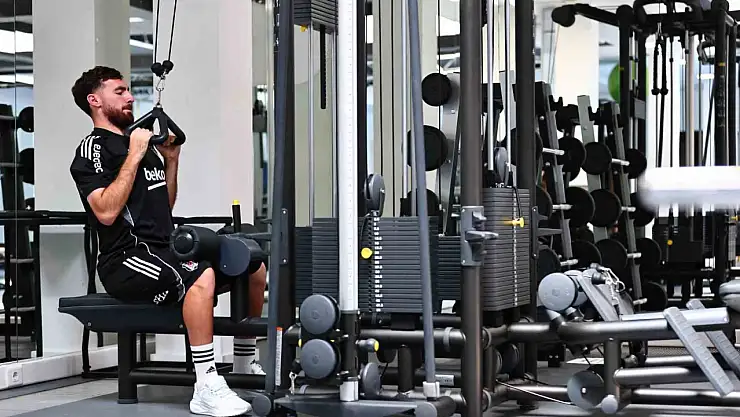 Beşiktaş, günün ikinci idmanında salonda çalıştı