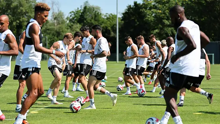 Beşiktaş sabah sahada, akşam salonda çalıştı