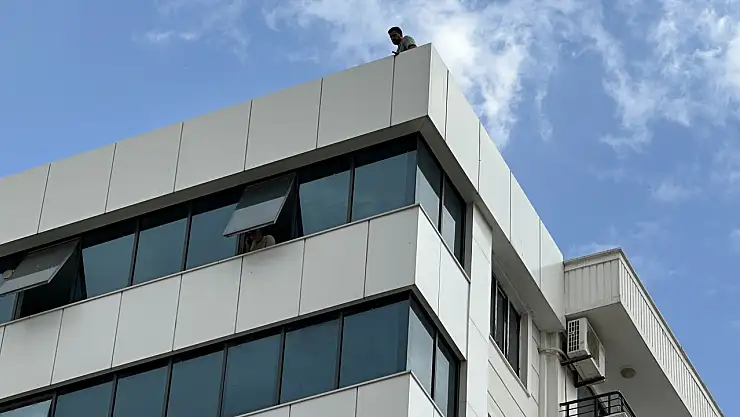 Binanın tepesinden atlamak istedi