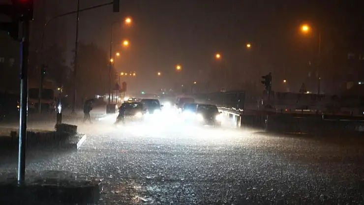 Bir günde aylık yağış düştü: Samsun'da 120 kilo yağış paniği