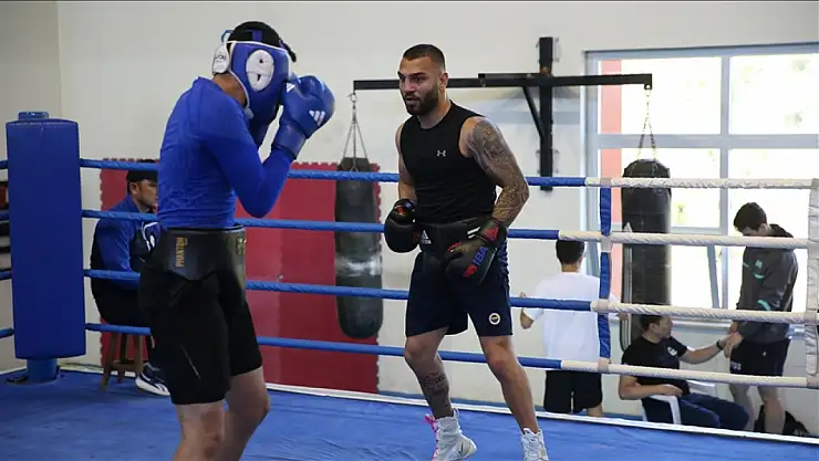 Boksör Samet'in hedefi dünya şampiyonluğu