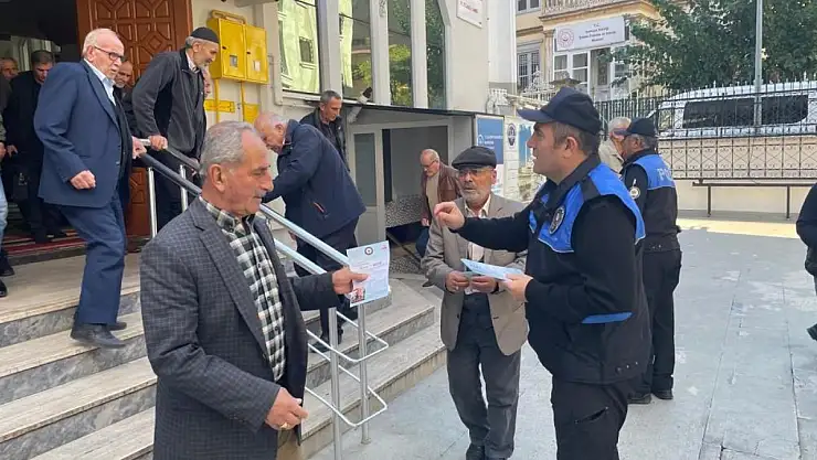 Camilerde 'dolandırıcılık' uyarısı