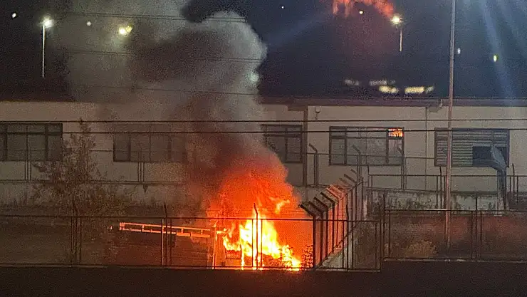 Çarşamba Cezaevi'nde Park Halindeki Kamyonet Yandı