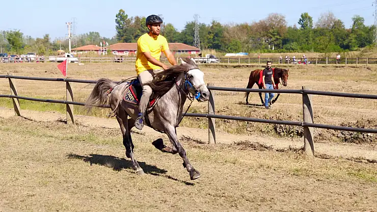 Çarşamba'da geleneksel rahvan at yarışları