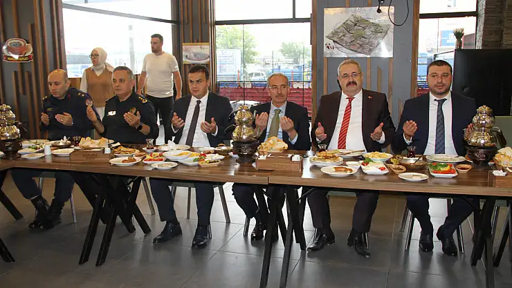 Çarşamba'da Muhtarlar kahvaltıda bir araya geldi