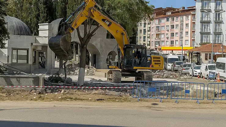 Çevre düzenlemesi adıyla ağaçları tahrip ettiler