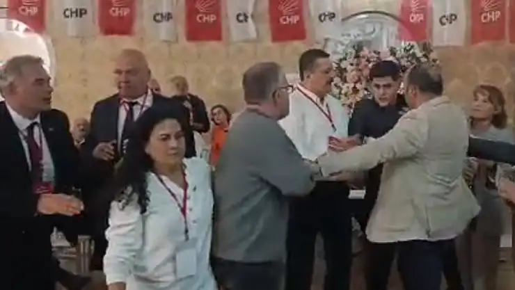 CHP Samsun Kongresinde gerginlik:  'Oğlumu kandırmışlar'