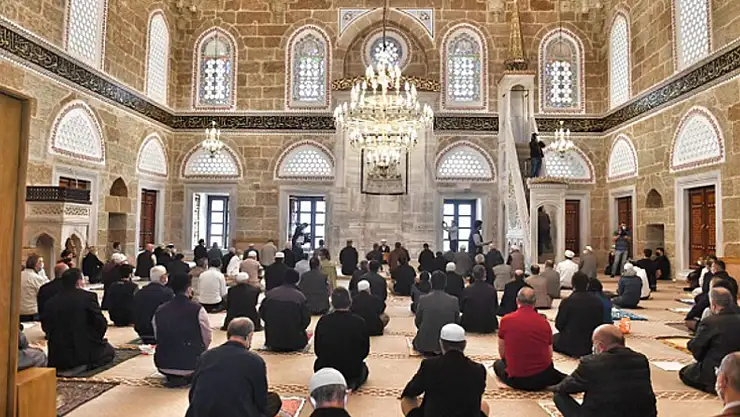 Cuma Mesajları: Resimli, Anlamlı ve Dualı Paylaşım Önerileri