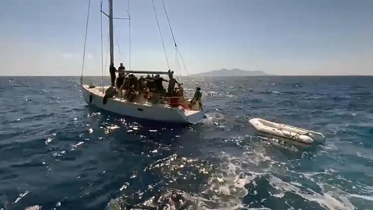 Datça açıklarında 43 düzensiz göçmen kurtarıldı