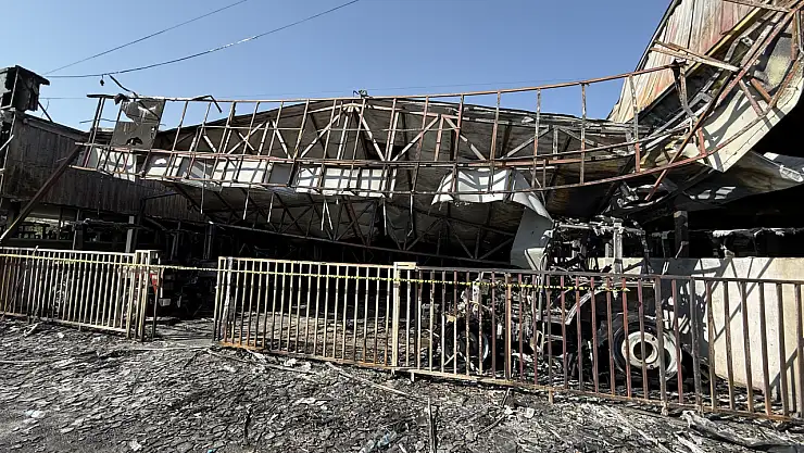 Diyarbakır'da büyük yangın: 3 dükkan, 22 traktör yandı