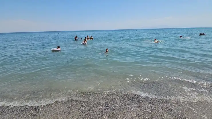 Ege'yi Aratmayan Van Gölü Turistlerin Akınına Uğruyor