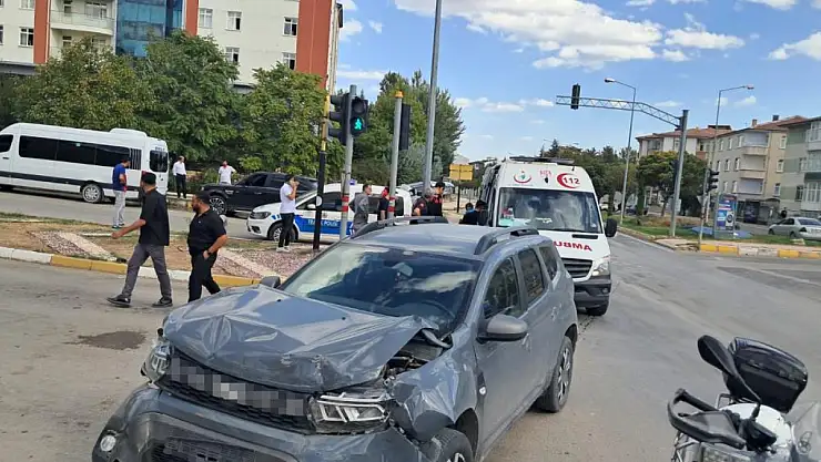 Elazığ'da Minibüs ve Otomobil Çarpıştı: 5 Yaralı