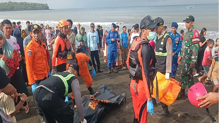 Endonezya'da Bali Adası'na giden feribot battı