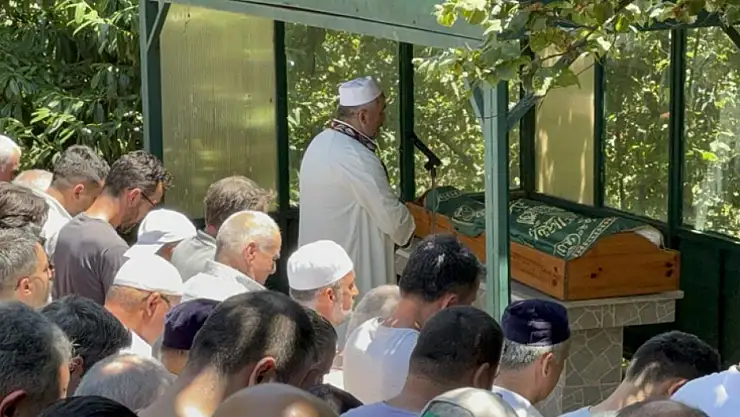 Engelli kızını kurtarmak isterken boğuldu