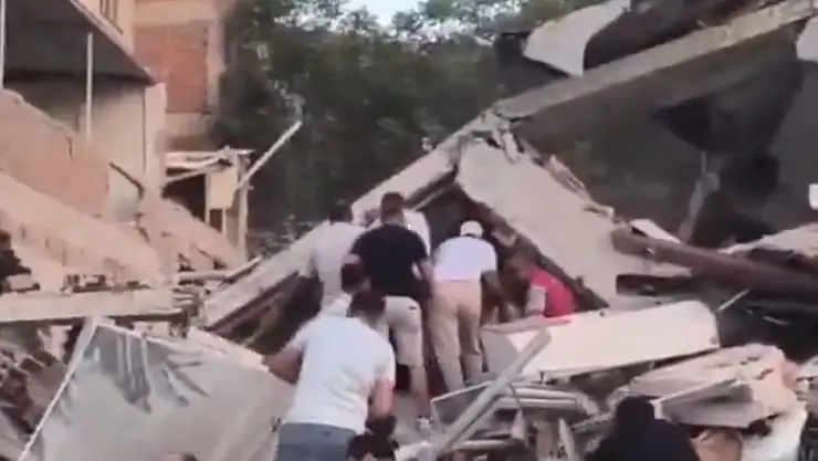 Enkaz altında kalan şahıs böyle kurtarıldı