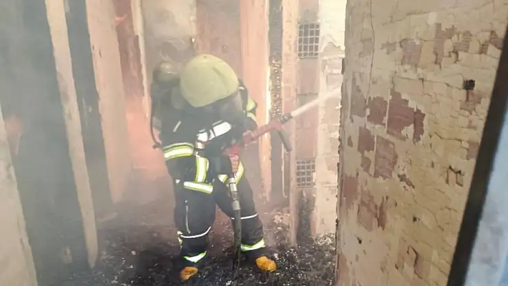 Erzurum'da Ev Yangını Çevreye Yayılmadan söndürüldü