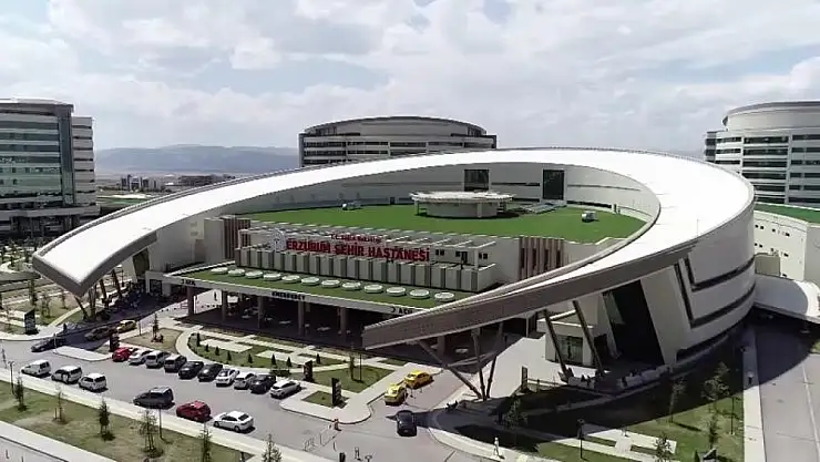 Eşini bıçakla yaraladı