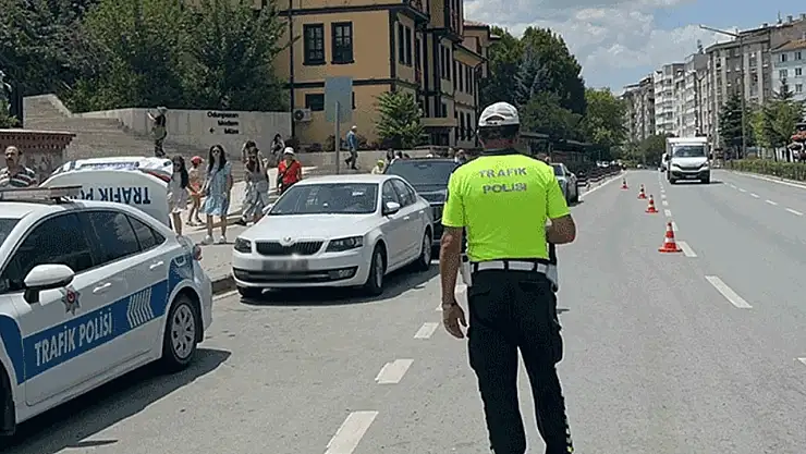 Eskişehir'de trafik denetimlerine sıkı şekilde devam ediyor