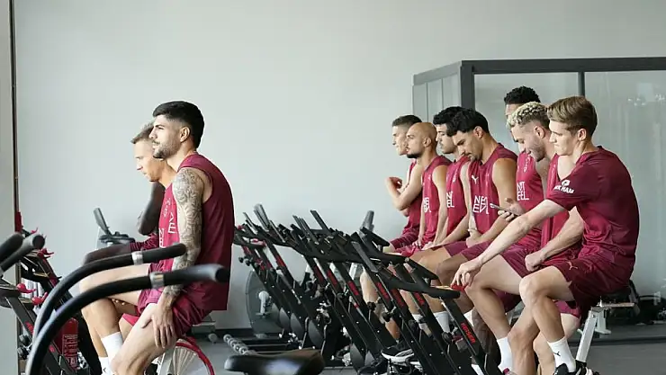 Galatasaray günü çift idmanla tamamladı