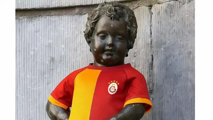 Galatasaray'ın 5. Yıldızı Manneken Pis Heykelinde