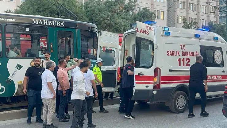Gaziantep'te tramvayın çarptığı adam yaralandı