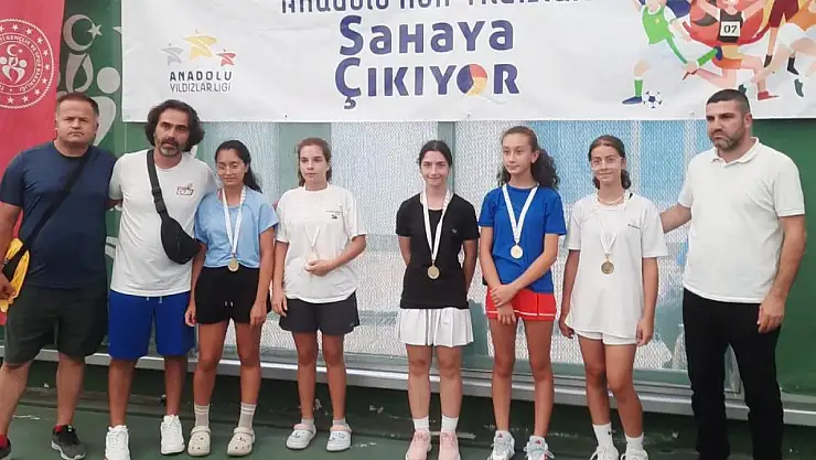 Genç Tenisçiler Samsun'da 10 Altın Madalya Kazandı