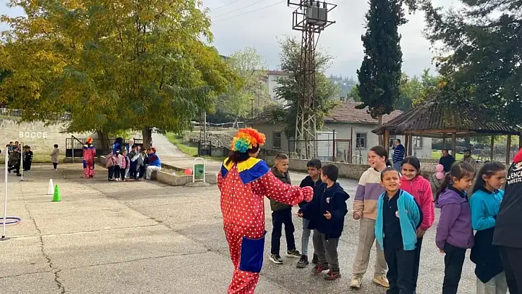 Gençler, köy okullarına sevgi ve enerji taşıdı