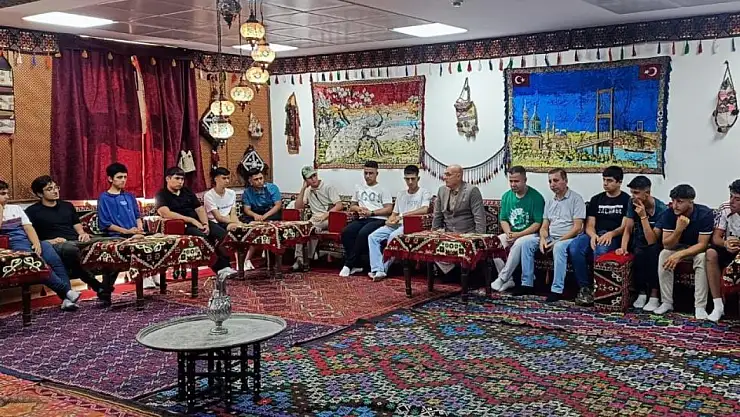 Gençler yaz kamplarına uğurlandı