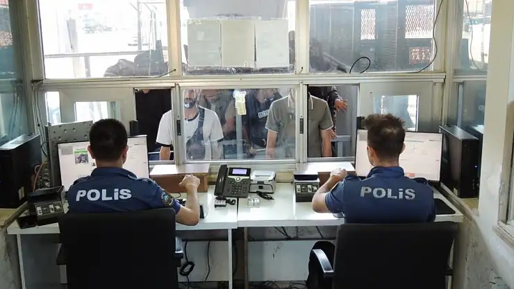 Habur Sınır Kapısı'nda 788 firari yakalandı