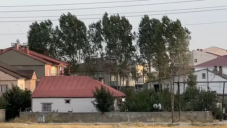 Hakkari'de şiddetli rüzgar