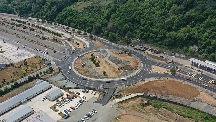 Hastane Kavşağı trafiğe açıldı