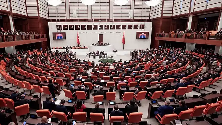 İki vekil CHP'ye geçiyor