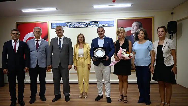 İş insanına eğitime destek plaketi