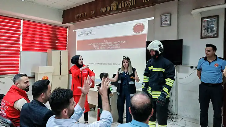 İşitme engelli bireylere yangın söndürme eğitimi verildi