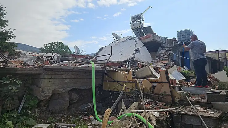 İzmir'de evde patlama: 1 yaralı