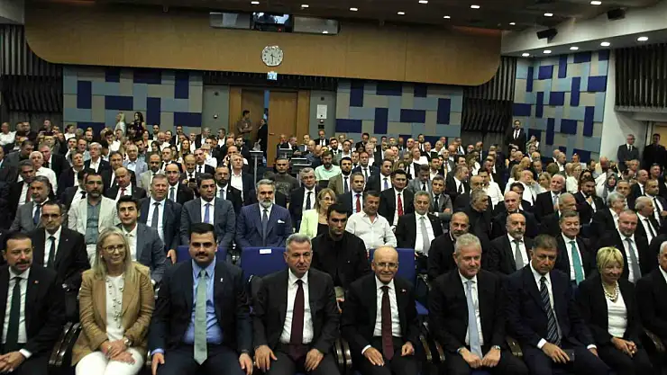 İzmir'de iş dünyasıyla buluştu