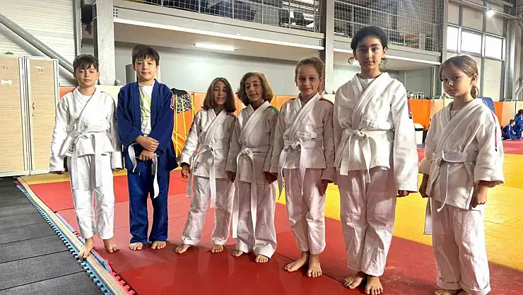 Judoculardan gururlandıran başarı