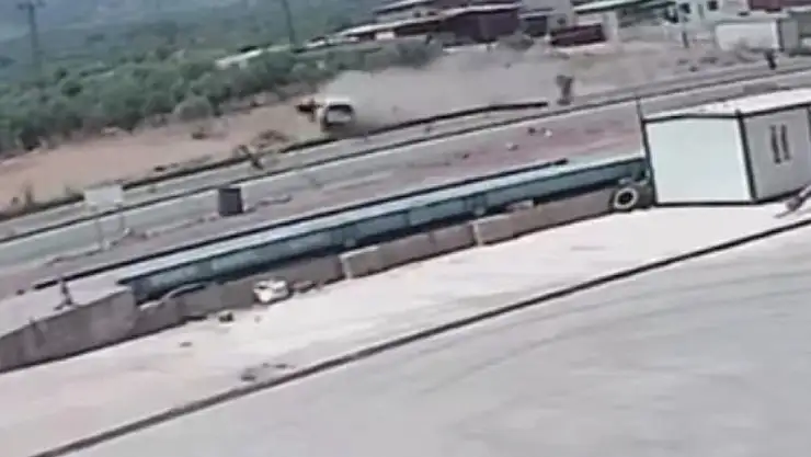 Kamera Kaydına Yansıyan Acı Kaza: Araç Taklalar Atarak Savruldu!